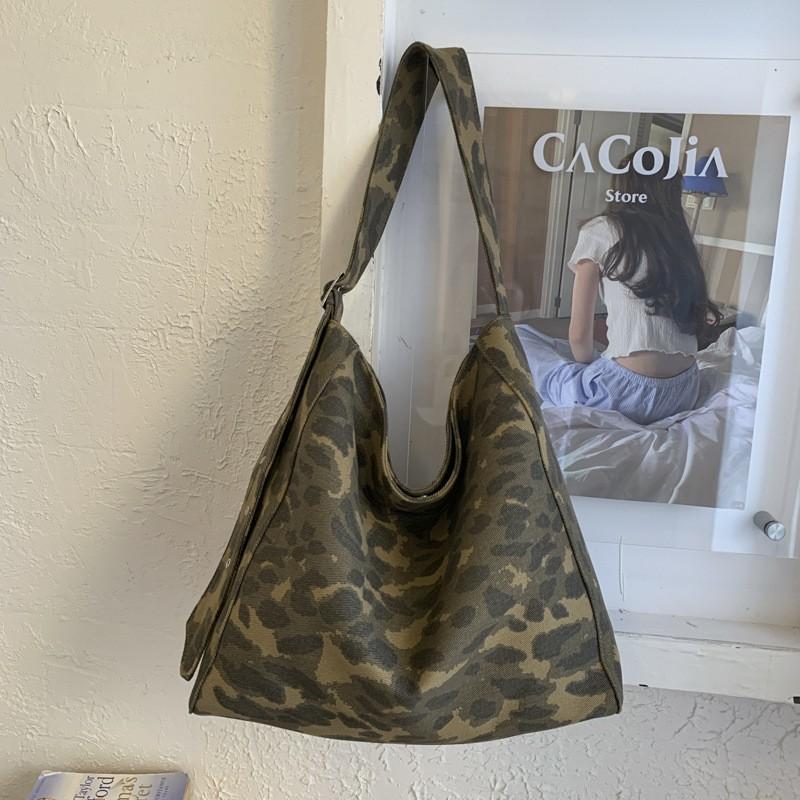 Korean Style Ins Sail Cloth Bag New Leopard-print Smudge-dye Carrier Commuting All-matching College Students class Shoulder зелёный
Korean Style Ins Sail Cloth Bag New Leopard-print Smudge-dye Carrier Commuting All-matching College Students class Shoulder зелёный