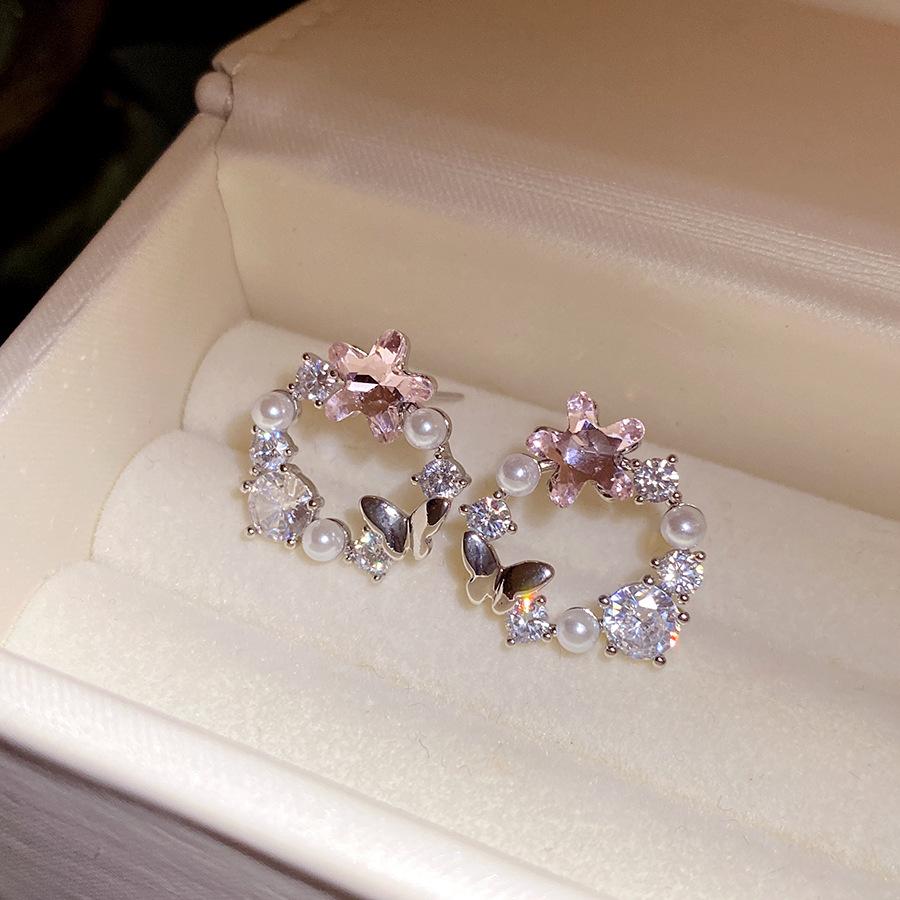 K real gold electroplated silver needle zircon pearl butterfly stud earrings fashionable exquisite earrings light luxury high-end earrings women
K real gold electroplated silver needle zircon pearl butterfly stud earrings fashionable exquisite earrings light luxury high-end earrings women