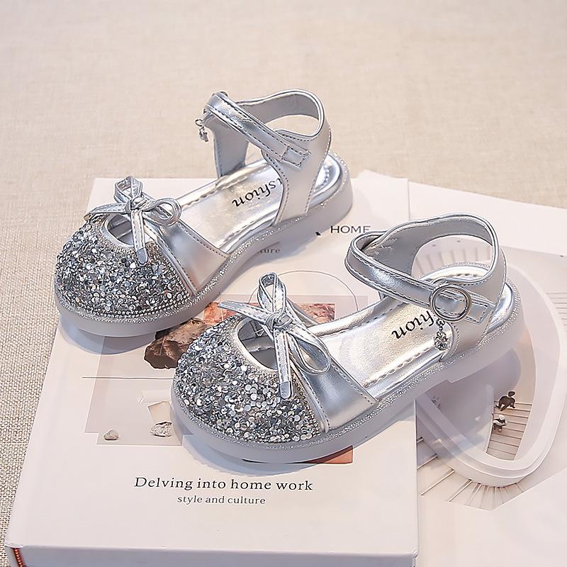 2025 Summer New Princess Bow Sandals for Little Girls - Stylish Closed-Toe Crystal Shoes 24 срібний
2025 Summer New Princess Bow Sandals for Little Girls - Stylish Closed-Toe Crystal Shoes 24 срібний