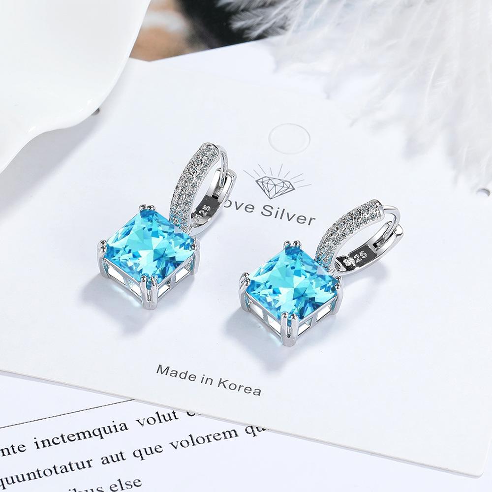 Серьги Douyin Princess Square Zircon: Пряжки для ушей с цветными драгоценными камнями в европейском и американском стиле для женщин Copper морской синий
Серьги Douyin Princess Square Zircon: Пряжки для ушей с цветными драгоценными камнями в европейском и американском стиле для женщин Copper морской синий