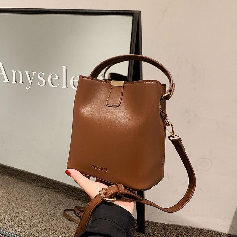 Жіноча сумка преміум-класу sense niche, новинка 2024 року, сумка через плече 2024 року, жіноча робоча маленька сумка, м яка сумка-відро No specification коричневий
Жіноча сумка преміум-класу sense niche, новинка 2024 року, сумка через плече 2024 року, жіноча робоча маленька сумка, м яка сумка-відро No specification коричневий