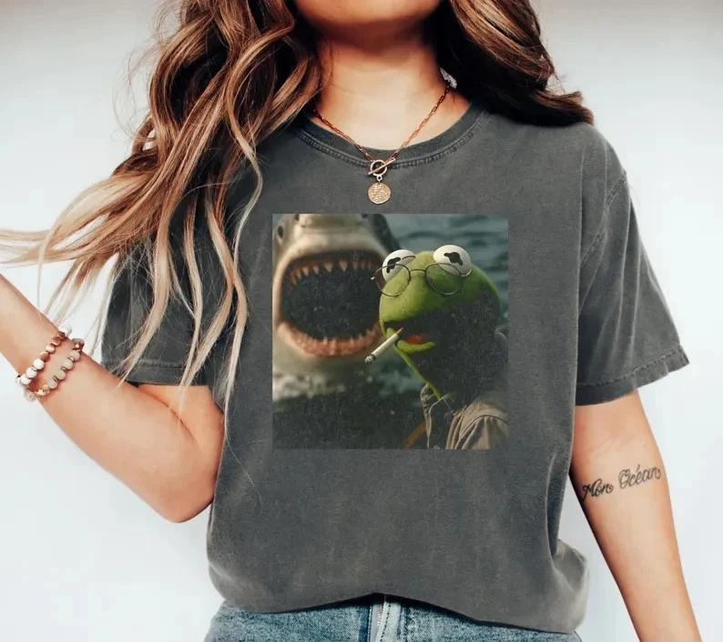 2026 Summer Womens Smoking Frog Meme TShirt Cotton and Breathable Short Sleeve Streetwear Oversized Loose Casual S
2026 Summer Womens Smoking Frog Meme TShirt Cotton and Breathable Short Sleeve Streetwear Oversized Loose Casual S