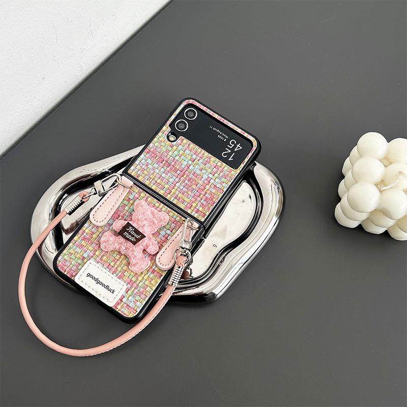 Bear Plaid Mobile Phone Case Is Suitable For Samsung Zflip6 Clamshell Folding Screen Findn3Flip Portable Rope Women S Model Samsung zflip3
Bear Plaid Mobile Phone Case Is Suitable For Samsung Zflip6 Clamshell Folding Screen Findn3Flip Portable Rope Women S Model Samsung zflip3
