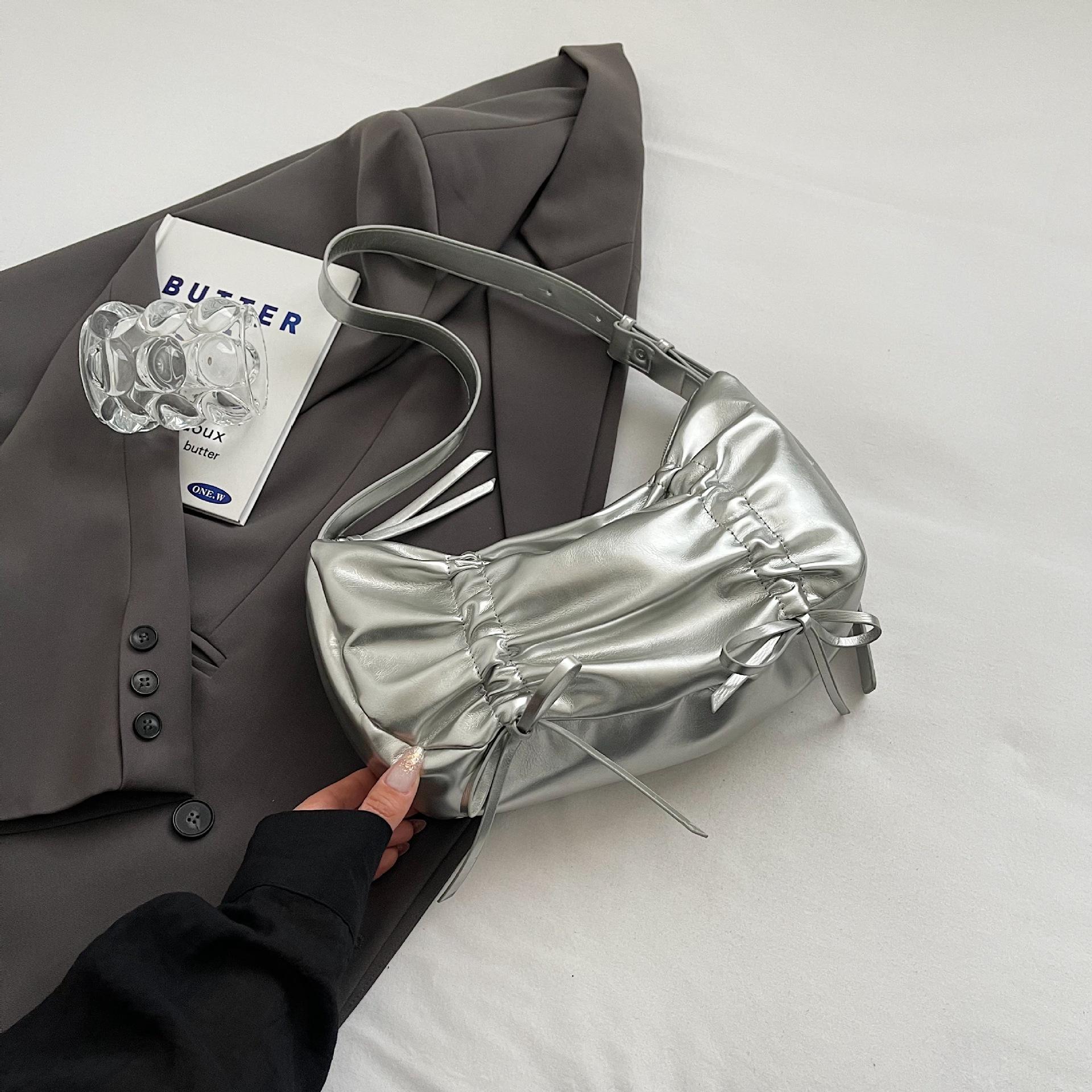 Нишевый дизайн красивая женская сумка 2024 лето новый тренд мода личность тренд одно плечо полумесяц сумка женская серебряный
Нишевый дизайн красивая женская сумка 2024 лето новый тренд мода личность тренд одно плечо полумесяц сумка женская серебряный