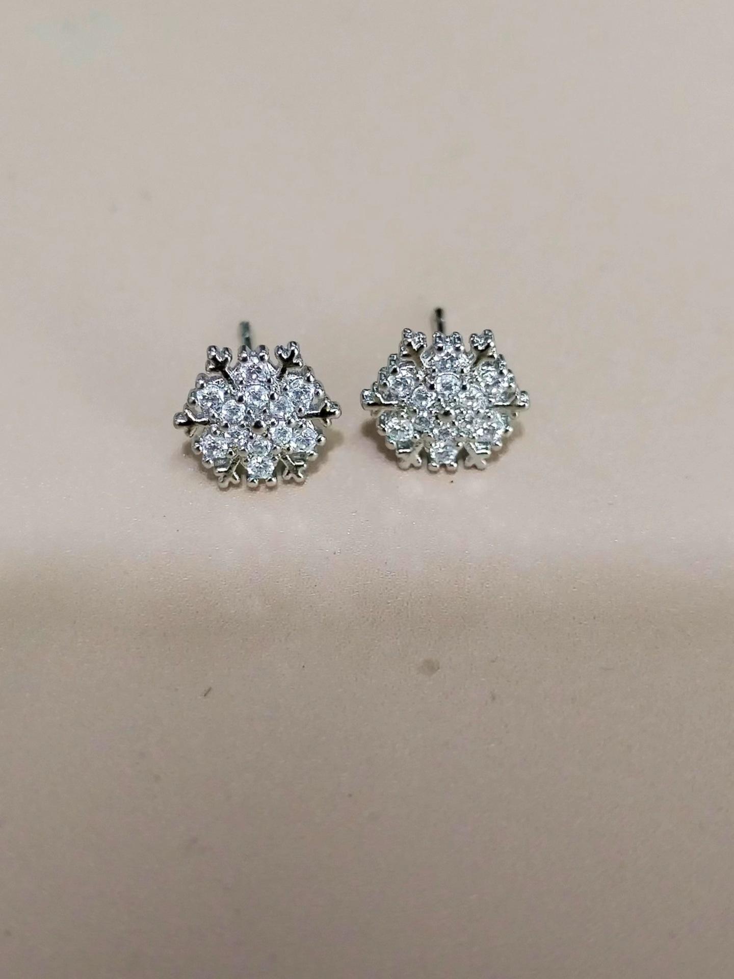 New cold winter snowflake zircon earbone nails titanium steel flat bottom flash cochlear nails niche prevention
New cold winter snowflake zircon earbone nails titanium steel flat bottom flash cochlear nails niche prevention