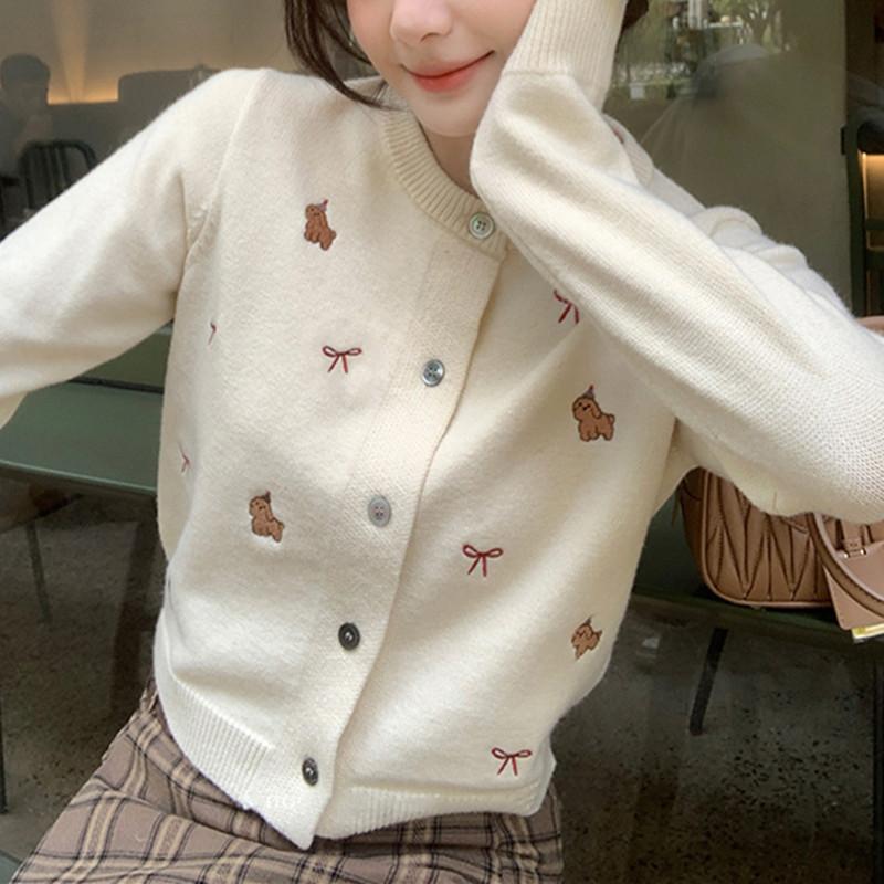 Sweet and gentle wind cartoon embroidered sweater women s autumn and winter design sense versatile short fashion knitted cardigan women one size fits all
Sweet and gentle wind cartoon embroidered sweater women s autumn and winter design sense versatile short fashion knitted cardigan women one size fits all