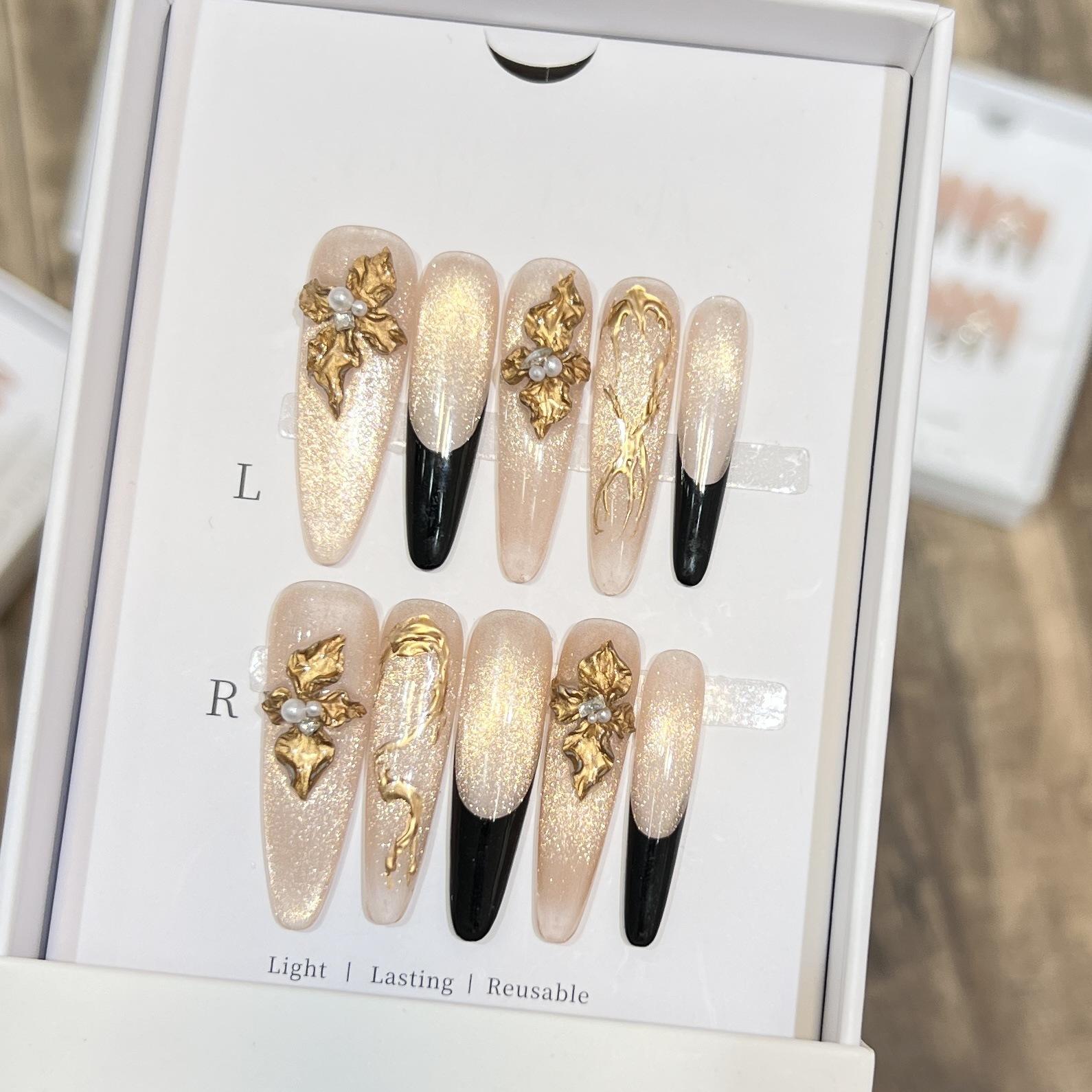 Плетёная вручную броня с высококлассным тиснёным золотым кошачьим глазом, французский маникюр, съёмные ногти Large L
Плетёная вручную броня с высококлассным тиснёным золотым кошачьим глазом, французский маникюр, съёмные ногти Large L