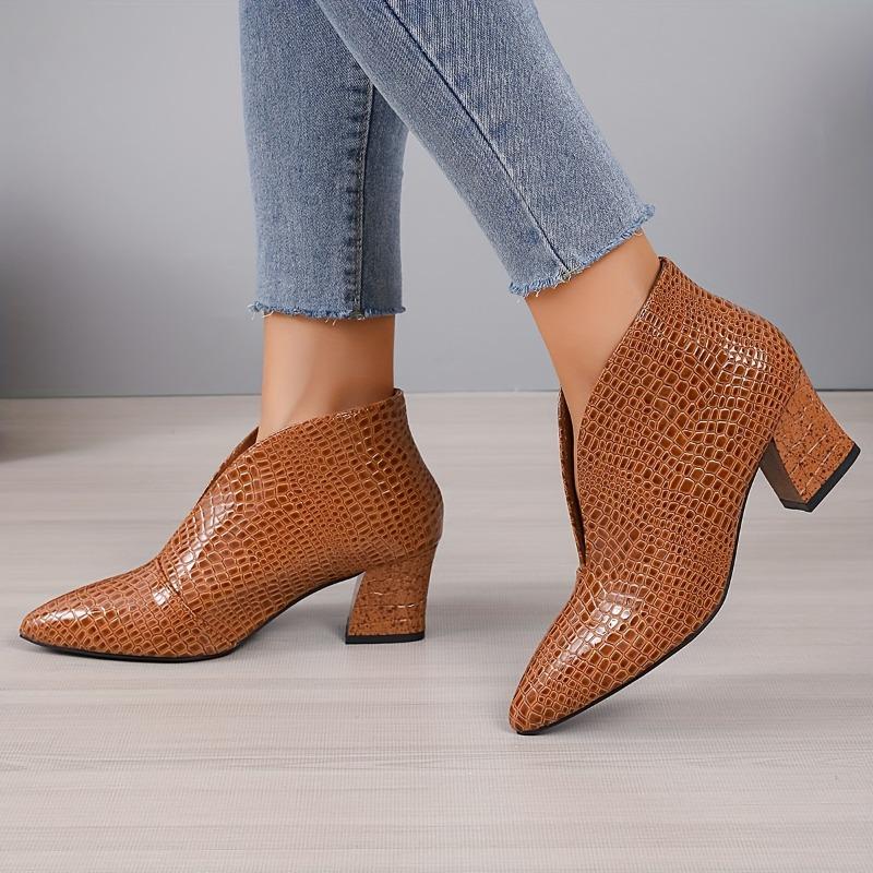 Модные осенне-зимние 2025 новые ботильоны с острым носком на шпильке, универсальные облегающие ботинки нюд 41
Модные осенне-зимние 2025 новые ботильоны с острым носком на шпильке, универсальные облегающие ботинки нюд 41