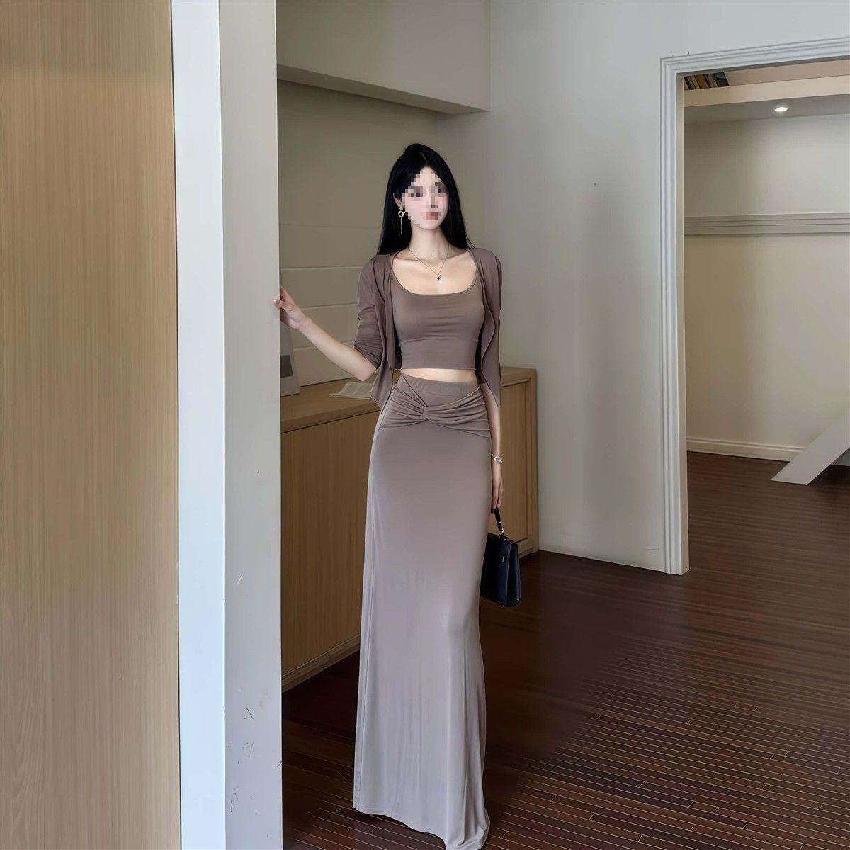 Spicy Girl Spring/Summer Three-Piece Set: Cardigan, Camisole, and High-Waisted Long Skirt Large
Spicy Girl Spring/Summer Three-Piece Set: Cardigan, Camisole, and High-Waisted Long Skirt Large