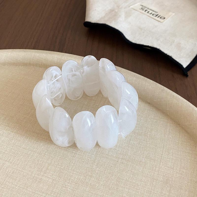 Iridescent Vintage Acrylic Oval Stretch Bracelet: High-End, Versatile Fashion Jewelry for Women
Iridescent Vintage Acrylic Oval Stretch Bracelet: High-End, Versatile Fashion Jewelry for Women