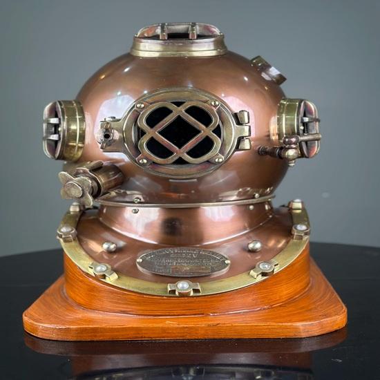 45.72 cm Commando Diving Helmet Deep Sea Scuba Diving Helmet with Wooden Base Marine Nautical Boston Gift item
45.72 cm Commando Diving Helmet Deep Sea Scuba Diving Helmet with Wooden Base Marine Nautical Boston Gift item