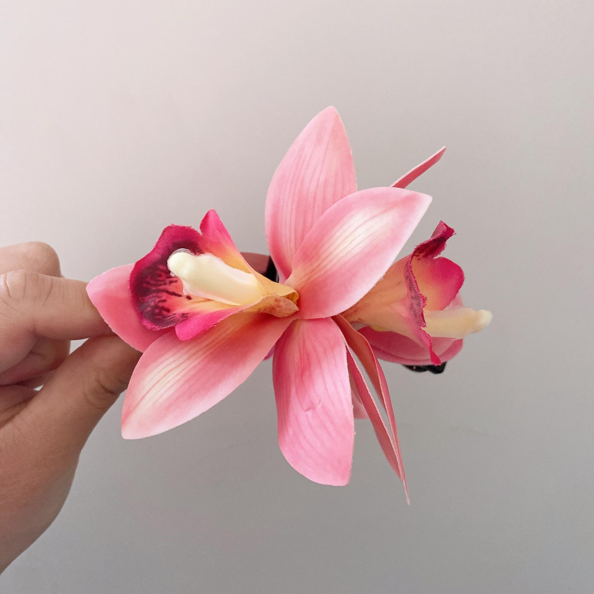 Заколки-краб в форме цветка лилии для женщин и девочек, заколка-краб, заколка-хвост, банные пляжные головные уборы, аксессуары для волос
Заколки-краб в форме цветка лилии для женщин и девочек, заколка-краб, заколка-хвост, банные пляжные головные уборы, аксессуары для волос