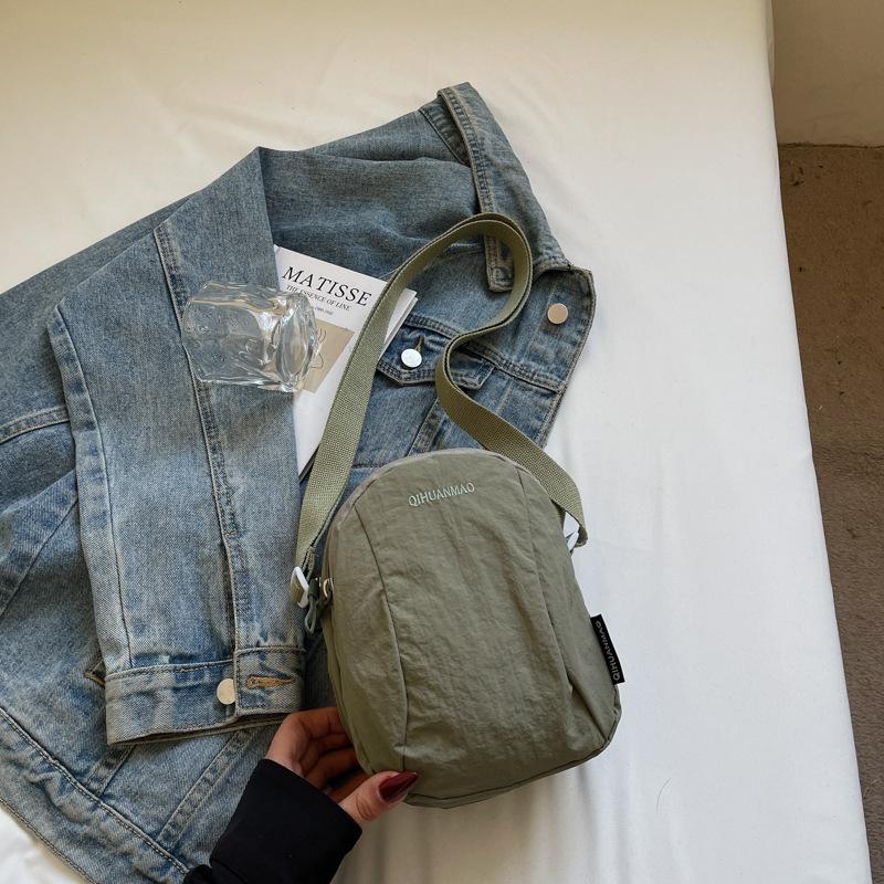 Simple niche design small square bag ins style Korean version casual shoulder bag student men and women Japanese trend messenger bag зелений
Simple niche design small square bag ins style Korean version casual shoulder bag student men and women Japanese trend messenger bag зелений