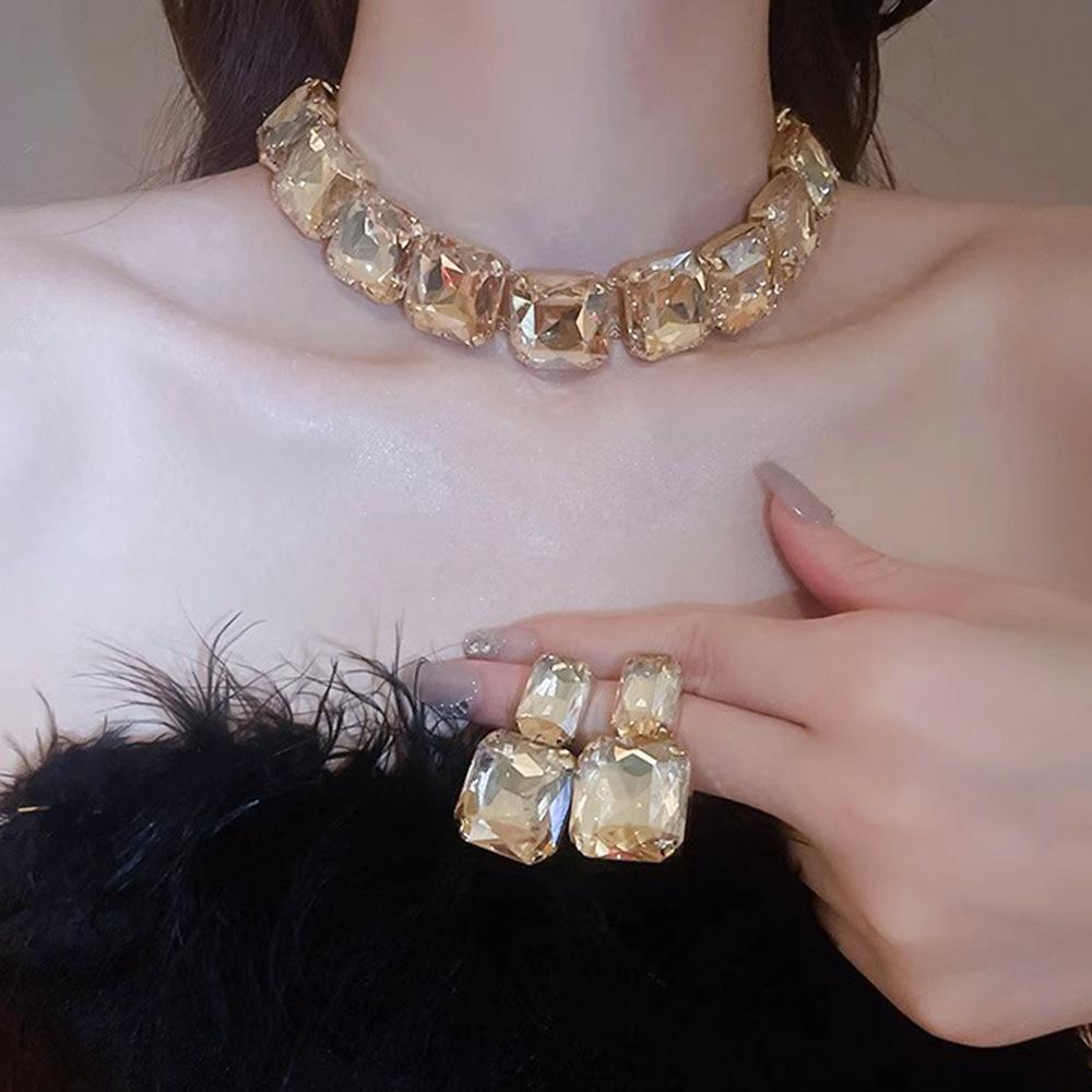 Модные украшения для женщин золотой
Модные украшения для женщин золотой