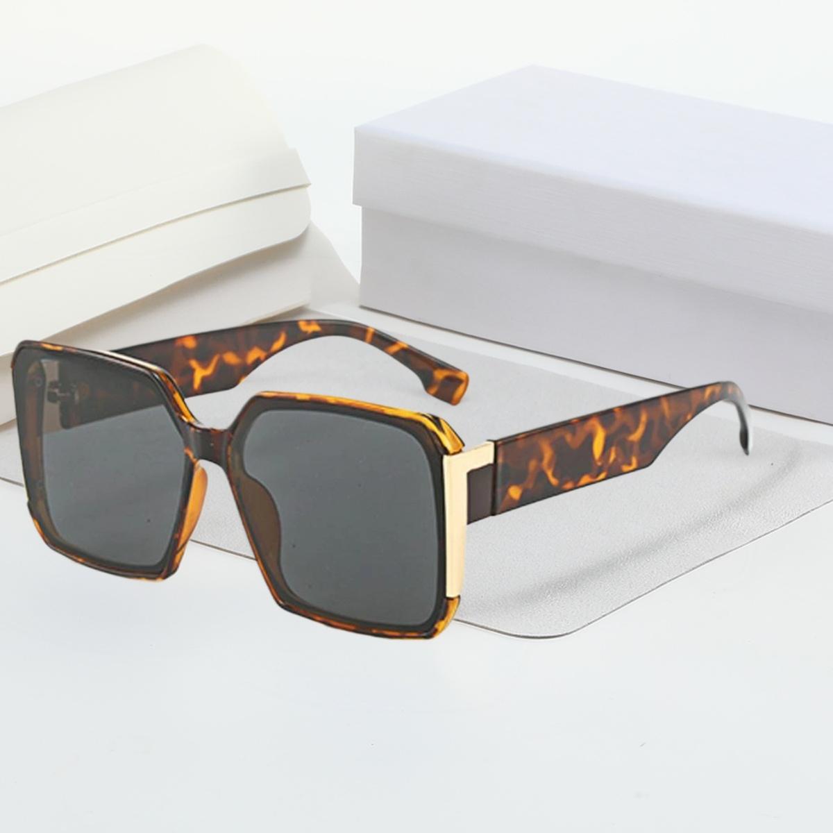 Винтажные мужские и женские большие солнцезащитные очки мужские квадратные очки брендовые дизайнерские унисекс солнцезащитные очки черные линзы мужские и женские солнцезащитные очки UV400
Винтажные мужские и женские большие солнцезащитные очки мужские квадратные очки брендовые дизайнерские унисекс солнцезащитные очки черные линзы мужские и женские солнцезащитные очки UV400