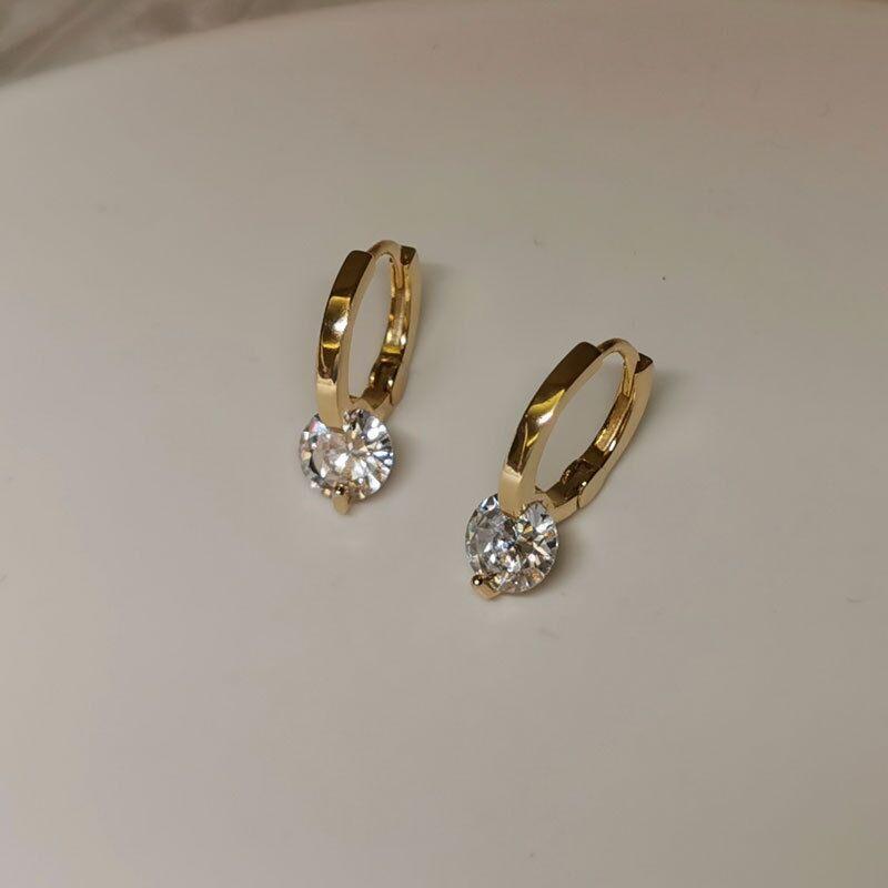 Elegant Zircon Stone Hoop Earrings Classic Round Design Lightweight Durable Metal Alloy Hypoallergenic Suitable for Daily Wear and Special Occasions One size
Elegant Zircon Stone Hoop Earrings Classic Round Design Lightweight Durable Metal Alloy Hypoallergenic Suitable for Daily Wear and Special Occasions One size