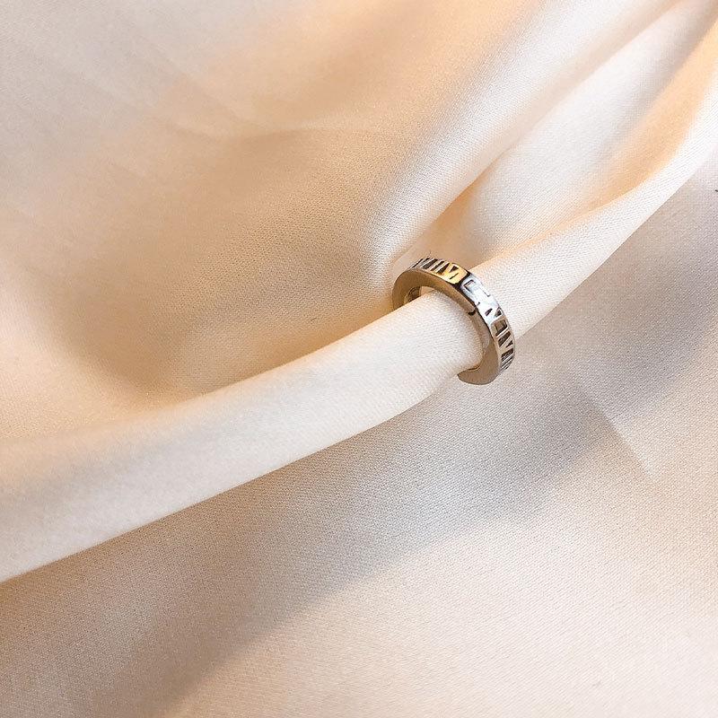 Retro Silver Needle Hollow Roman Numeral Ear Buckle Cold Wind Earrings Versatile Personality Earrings Fashion Trend
Retro Silver Needle Hollow Roman Numeral Ear Buckle Cold Wind Earrings Versatile Personality Earrings Fashion Trend
