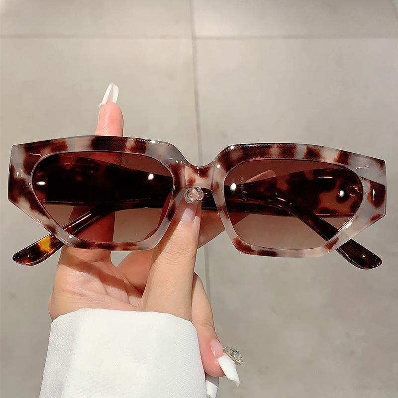 Sexy Lady Irregular Cat Eye Retro Sunglasses Women For Men Luxury Brand Designer Sun Glasses Punk Popular Outdoor Shades UV400
Sexy Lady Irregular Cat Eye Retro Sunglasses Women For Men Luxury Brand Designer Sun Glasses Punk Popular Outdoor Shades UV400