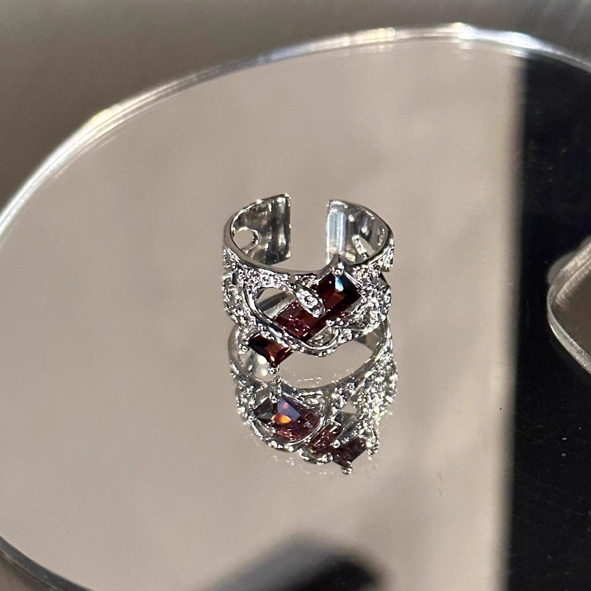 PANJBJ 925 Sterling Silver Red Crystal Ring for Women Hollow Out Liquid Lava Thorns Trend Versatile Jewelry Gift Dropshipping
PANJBJ 925 Sterling Silver Red Crystal Ring for Women Hollow Out Liquid Lava Thorns Trend Versatile Jewelry Gift Dropshipping