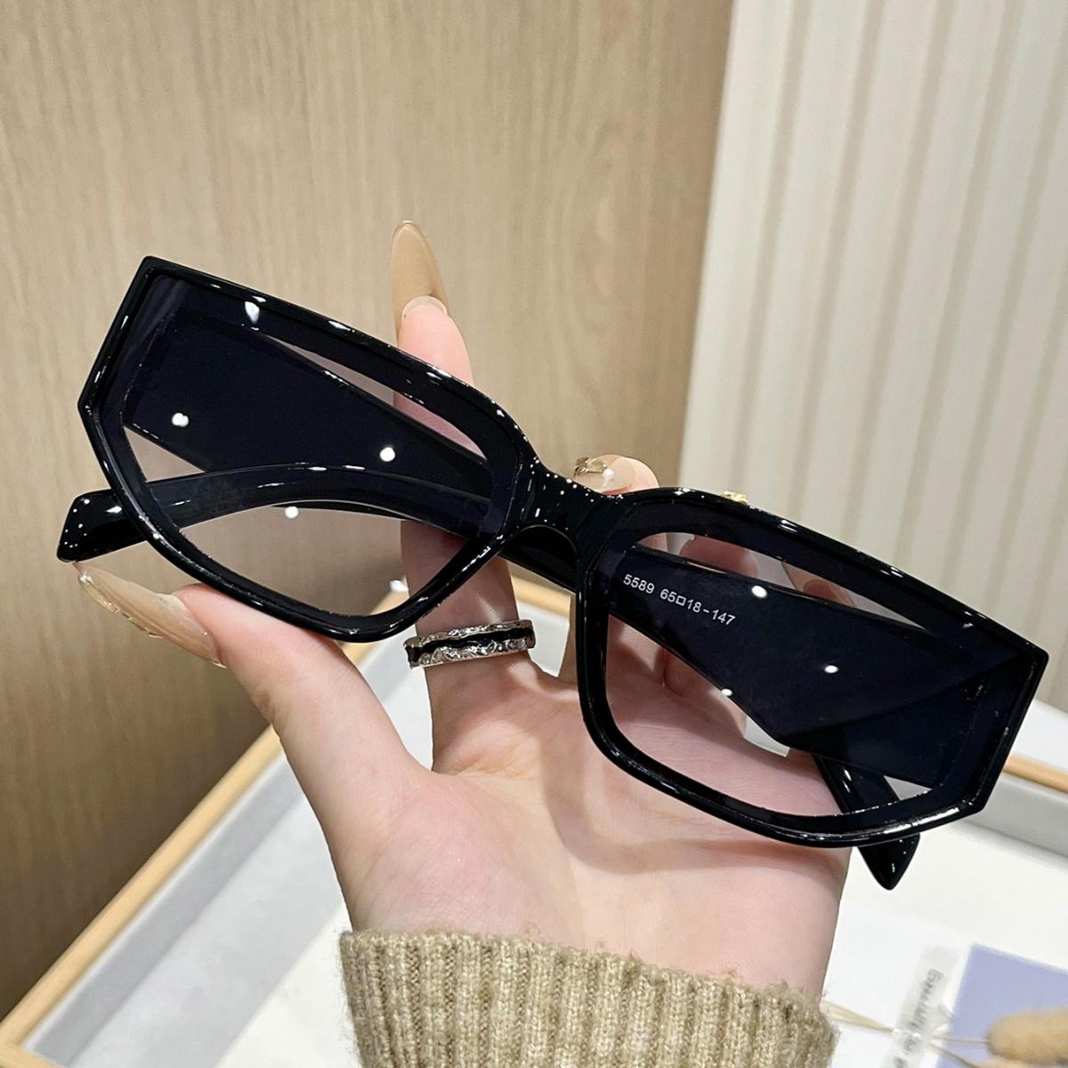 1pc European and American retro men s and women s fashionable sunglasses trend versatile summer sun shading and UV protection fr
1pc European and American retro men s and women s fashionable sunglasses trend versatile summer sun shading and UV protection fr
