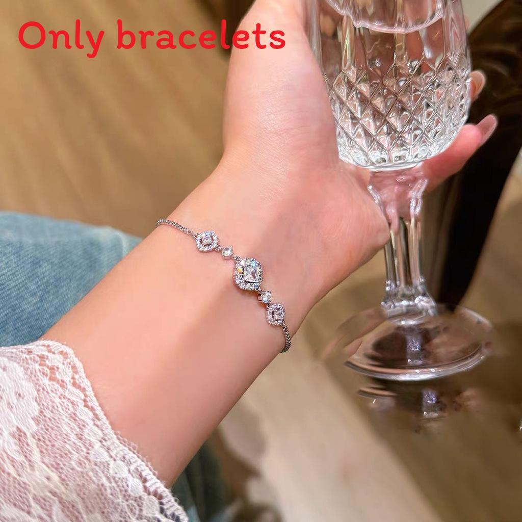 Geometric Zircon Circular Bracelet With Gold And Silver Finish For Women Casual Office Wear срібний
Geometric Zircon Circular Bracelet With Gold And Silver Finish For Women Casual Office Wear срібний