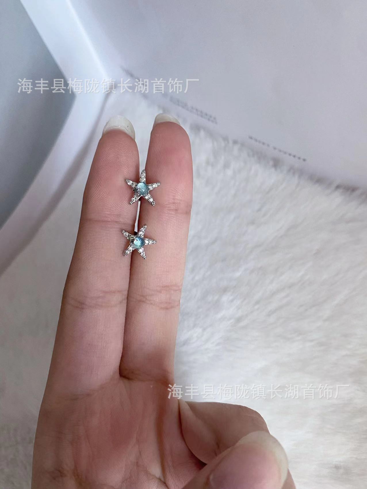 Full diamond micro-set starfish blue earrings holiday style seaside earrings women s summer design sense niche earrings
Full diamond micro-set starfish blue earrings holiday style seaside earrings women s summer design sense niche earrings