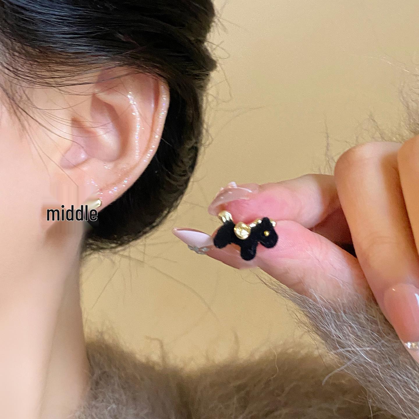 Year of the Horse Silver Needle Horse Earrings - Fashionable Retro Design, Versatile and Simple Studs
Year of the Horse Silver Needle Horse Earrings - Fashionable Retro Design, Versatile and Simple Studs