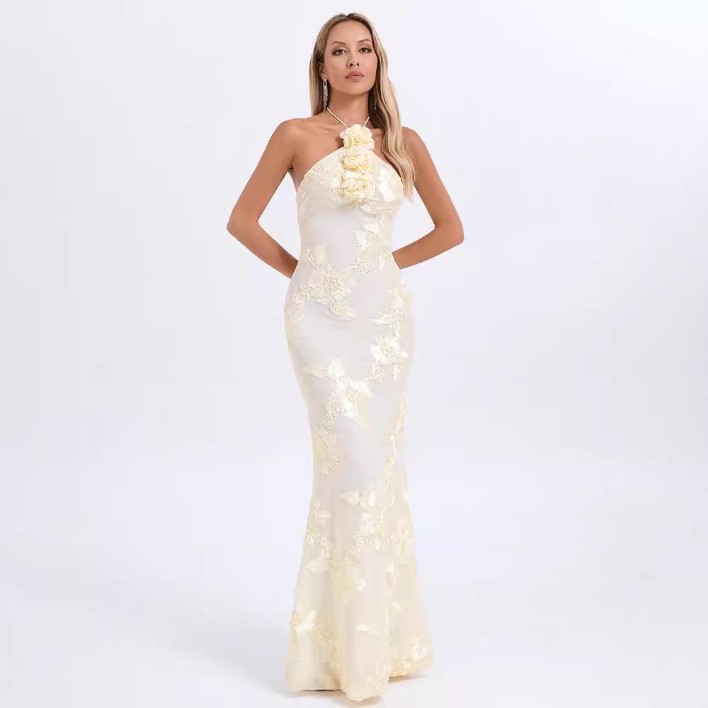 Элегантное красное вечернее платье с халтером и вышитыми деталями L белый
Элегантное красное вечернее платье с халтером и вышитыми деталями L белый