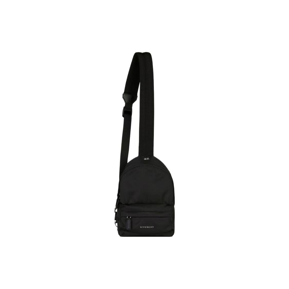 Givenchy Essential U Sling Bag Black Men Bags BK50CNK1JE-001 Basic Set (Bag+Dust Bag)
Givenchy Essential U Sling Bag Black Men Bags BK50CNK1JE-001 Basic Set (Bag+Dust Bag)