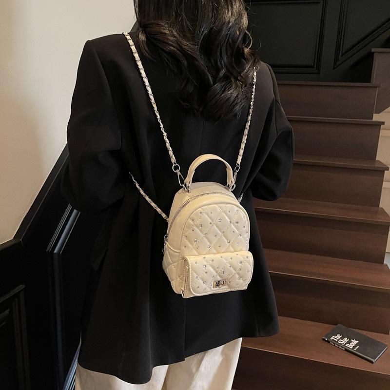 2025 fashion new retro high-end diamond chain backpack women s mini simple shoulder bag чорний
2025 fashion new retro high-end diamond chain backpack women s mini simple shoulder bag чорний