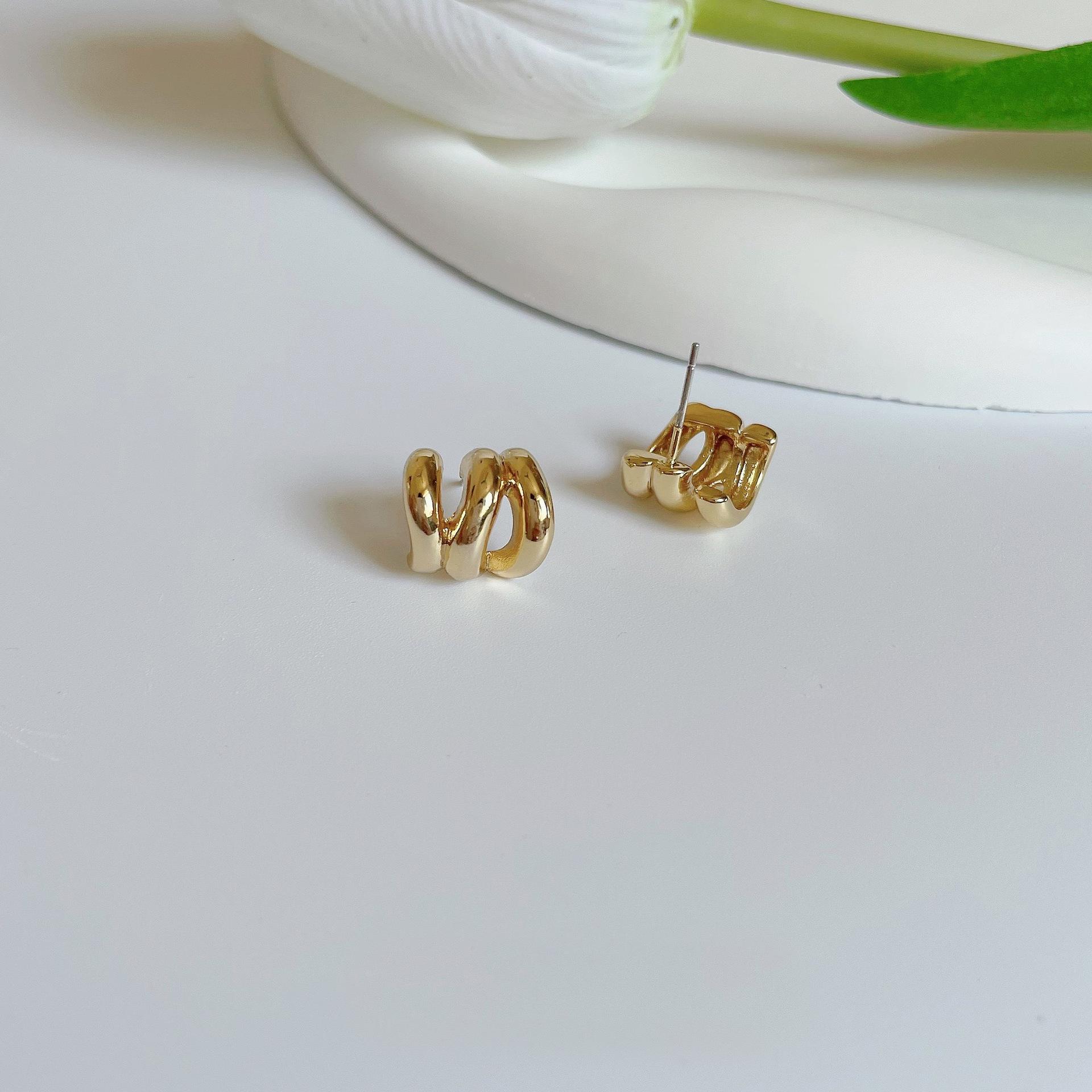 ANENJERY металлические обмотки с буквой C геометрические серьги для женщин простые ретро французские ювелирные изделия подарок
ANENJERY металлические обмотки с буквой C геометрические серьги для женщин простые ретро французские ювелирные изделия подарок