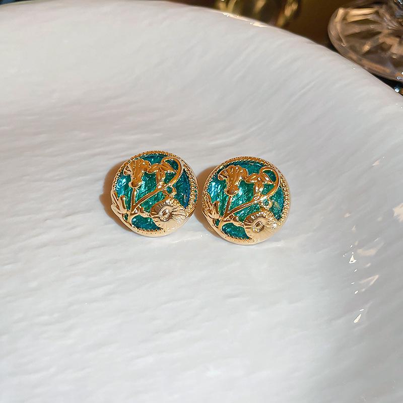 Винтажные серьги в ретро-стиле: Нишевые серьги-пусеты класса люкс, универсальный дизайн высокого класса
Винтажные серьги в ретро-стиле: Нишевые серьги-пусеты класса люкс, универсальный дизайн высокого класса