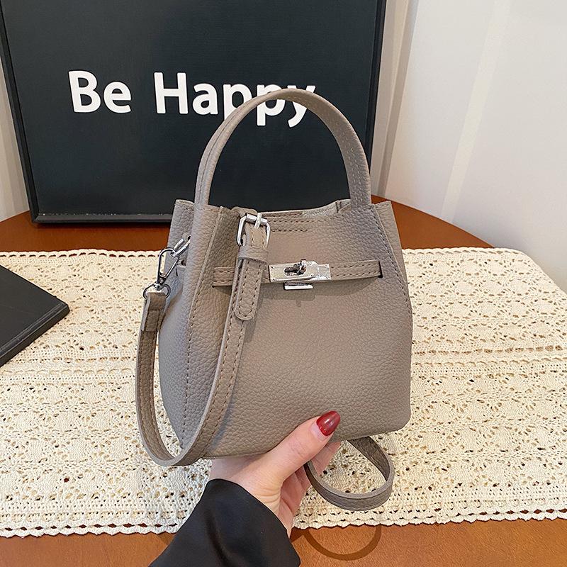 Autumn simple handbag small bag women s new lychee pattern bucket bag versatile shoulder messenger bag
Autumn simple handbag small bag women s new lychee pattern bucket bag versatile shoulder messenger bag
