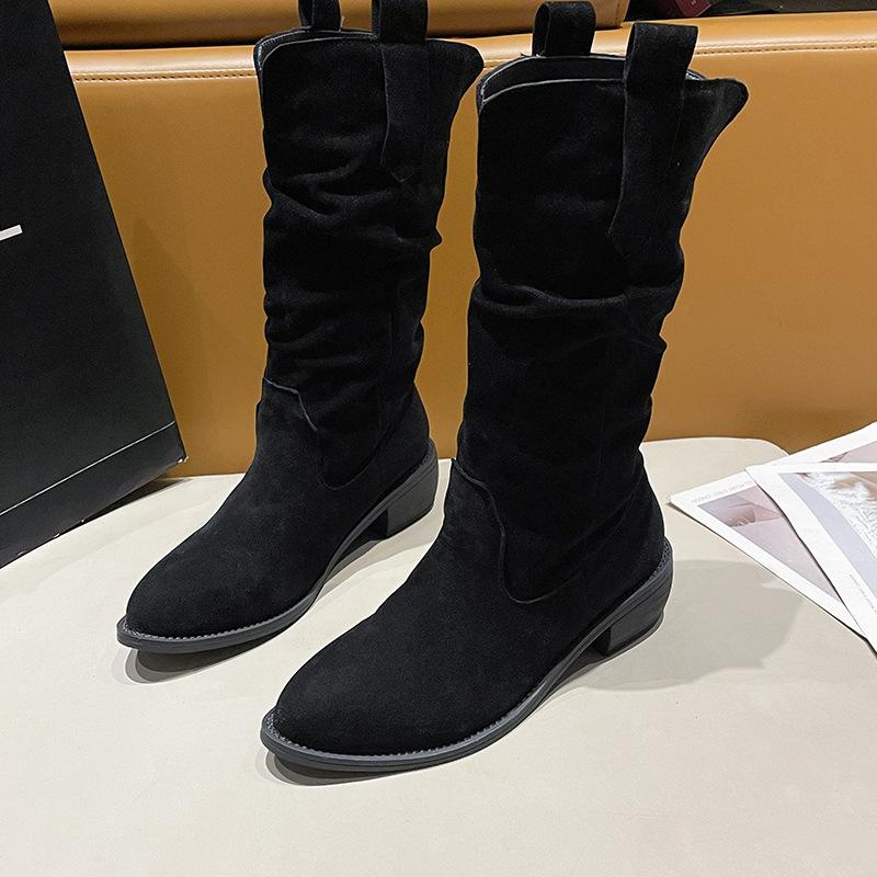 Medium tube Martin boots for women s autumn and winter new large size thick heel soft sole light and comfortable Martin boots for women 35 чорний
Medium tube Martin boots for women s autumn and winter new large size thick heel soft sole light and comfortable Martin boots for women 35 чорний