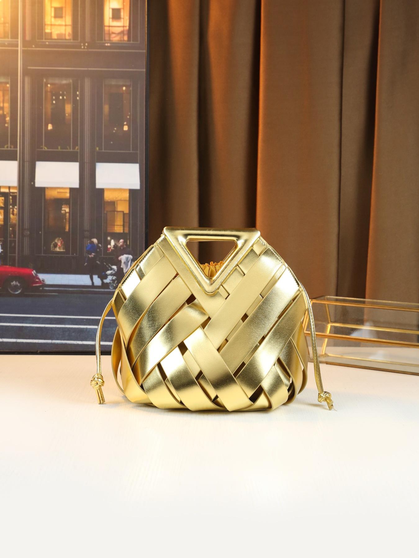 Vegetable Basket Triangular Magnetic Buckle Woven Hollow Women S Bag Handbag Single Shoulder Oblique Span Mother Bucket Bag золотой
Vegetable Basket Triangular Magnetic Buckle Woven Hollow Women S Bag Handbag Single Shoulder Oblique Span Mother Bucket Bag золотой