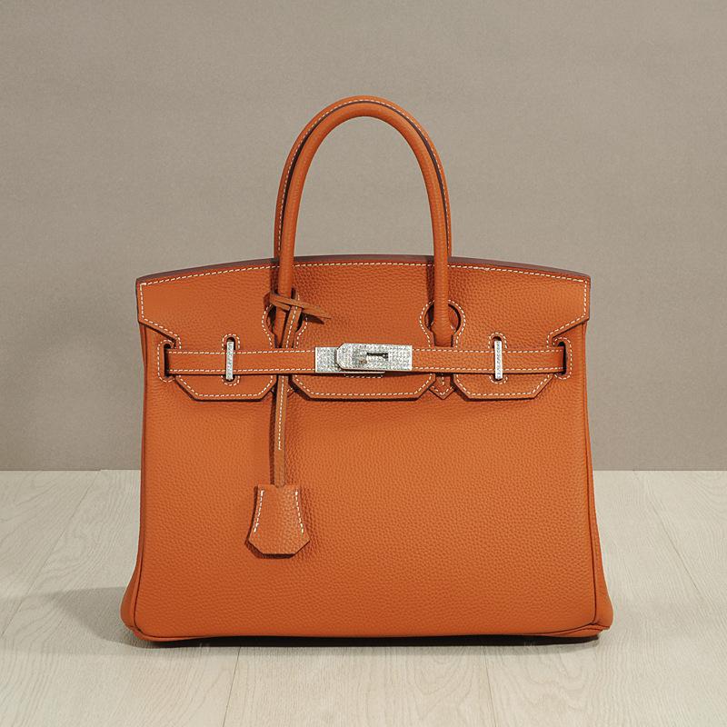 Новая модная женская сумка из натуральной кожи с рисунком личи и слоистой телячьей кожей с платиновой сумкой через плечо 35x19x28cm Shoulder strap коричневый
Новая модная женская сумка из натуральной кожи с рисунком личи и слоистой телячьей кожей с платиновой сумкой через плечо 35x19x28cm Shoulder strap коричневый