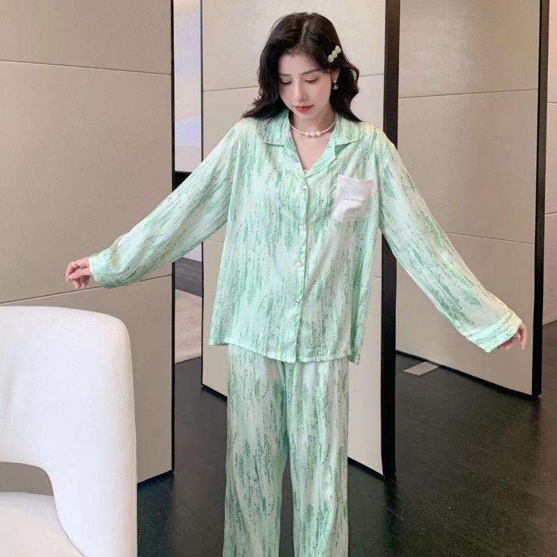 Пижама из ледяного шелка для женщин, весна и осень, новый кардиган с длинными рукавами, простая домашняя пижама в чернильном цвете XL
Пижама из ледяного шелка для женщин, весна и осень, новый кардиган с длинными рукавами, простая домашняя пижама в чернильном цвете XL