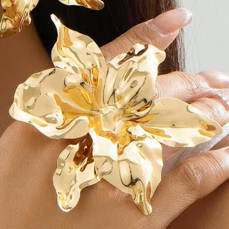 Перебільшена модна особистість тренд сплав велика квітка сережки-гвоздики браслет прості нішеві універсальні моделі
Перебільшена модна особистість тренд сплав велика квітка сережки-гвоздики браслет прості нішеві універсальні моделі