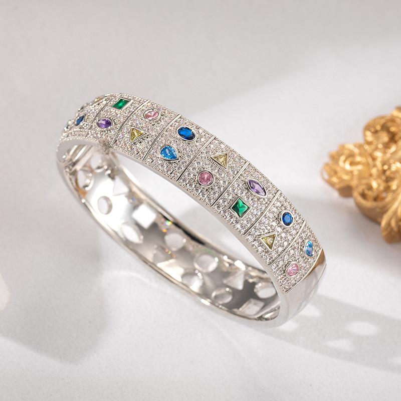 Cross-border European and American zircon bracelet colorful design zirconium inlaid light luxury bracelet colorful bracelet срібний
Cross-border European and American zircon bracelet colorful design zirconium inlaid light luxury bracelet colorful bracelet срібний