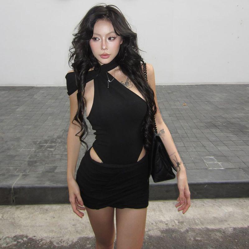 # Sisjuly# Asian Sexy Night Bewitch Hollow Design Irregular Sloping Shoulder Backless Hanging Neck Dress Women Black S
# Sisjuly# Asian Sexy Night Bewitch Hollow Design Irregular Sloping Shoulder Backless Hanging Neck Dress Women Black S