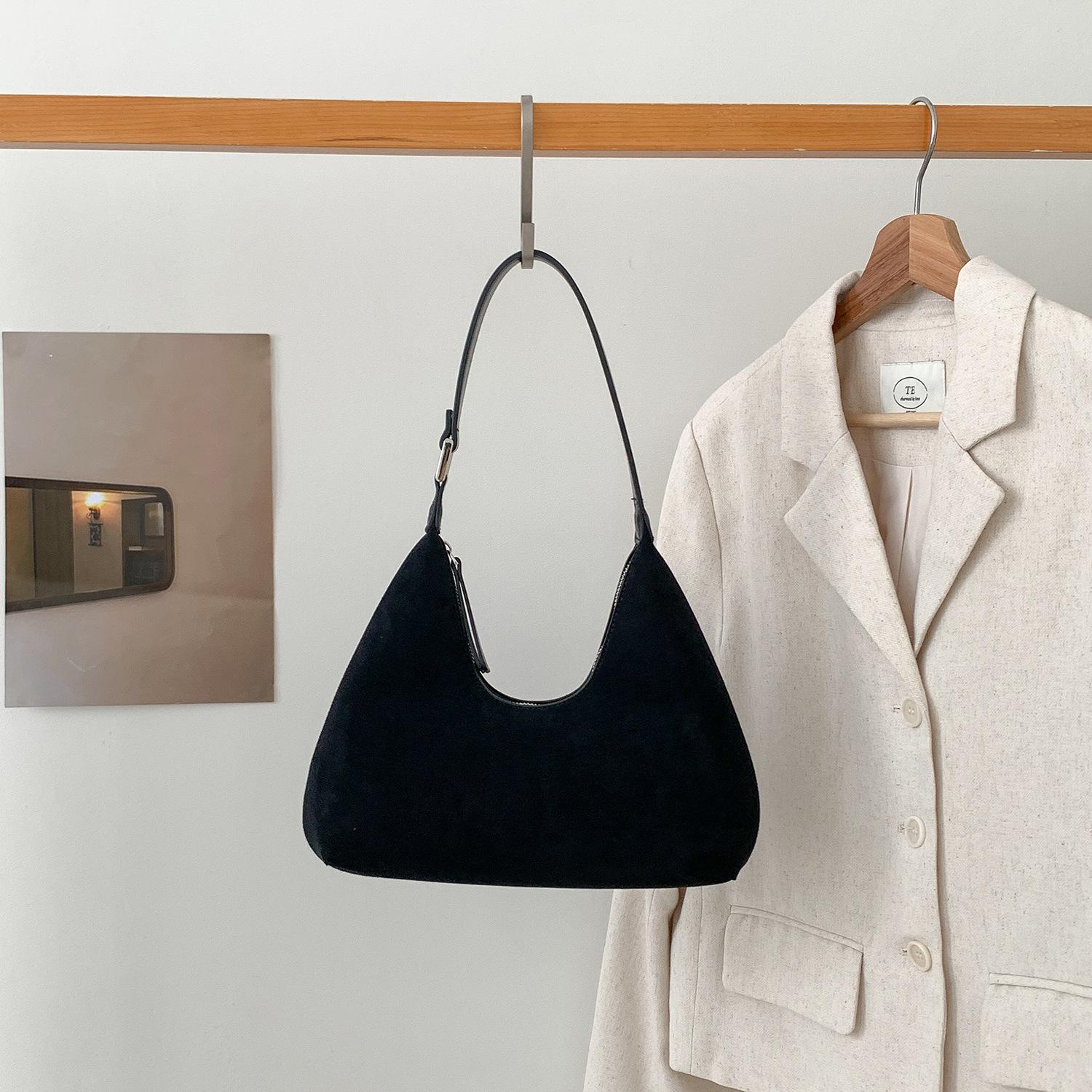 Korean Version Niche Design Ins Style High-end Suede Underarm Bag Autumn and Winter Personalized Fashion Versatile One Shoulder Dumpling Bag чёрный
Korean Version Niche Design Ins Style High-end Suede Underarm Bag Autumn and Winter Personalized Fashion Versatile One Shoulder Dumpling Bag чёрный