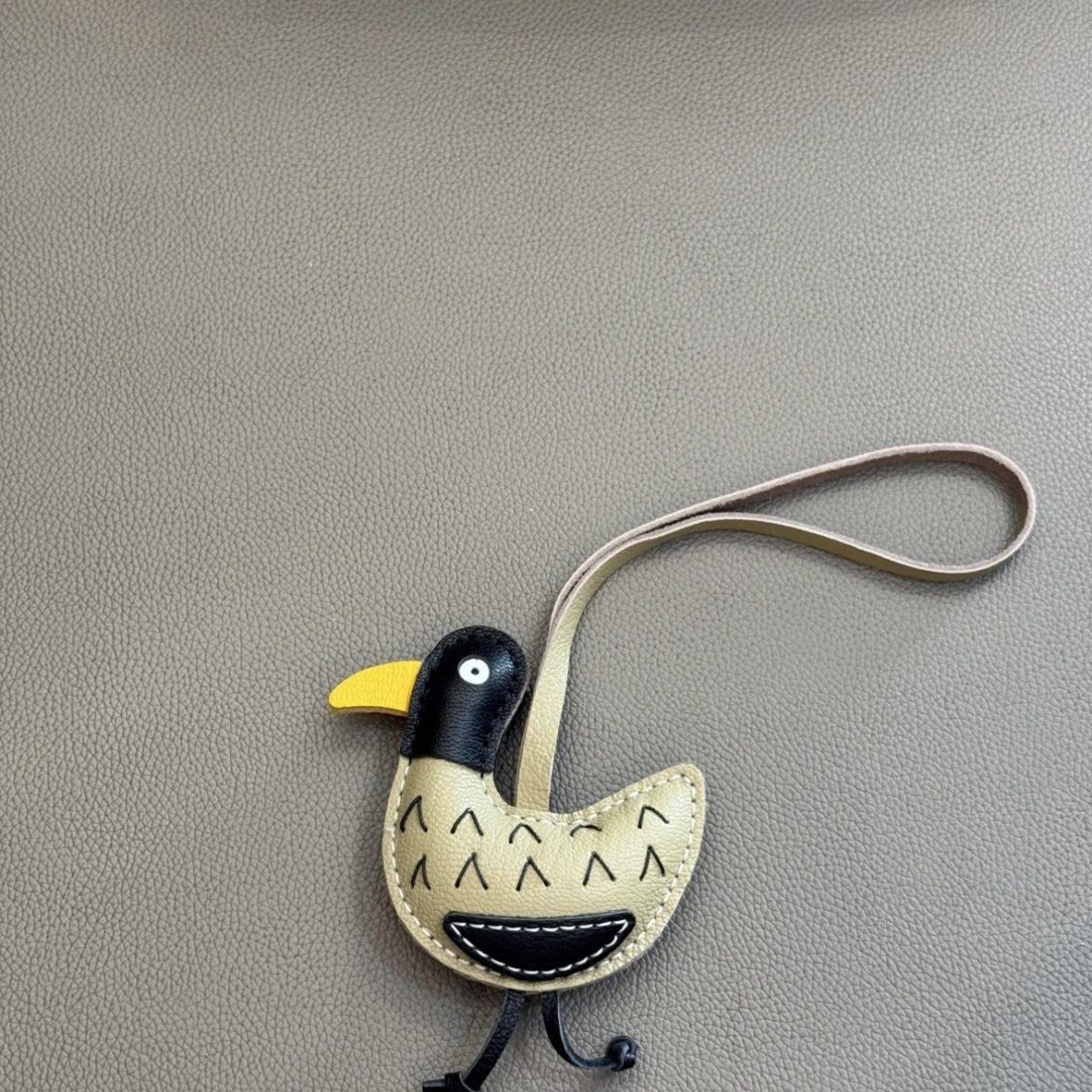 Подвеска «Мечтательная утка» Ручная работа Шарм для сумки Маленькое украшение для питомца Милая брелочная подвеска светло-желтого
Подвеска «Мечтательная утка» Ручная работа Шарм для сумки Маленькое украшение для питомца Милая брелочная подвеска светло-желтого