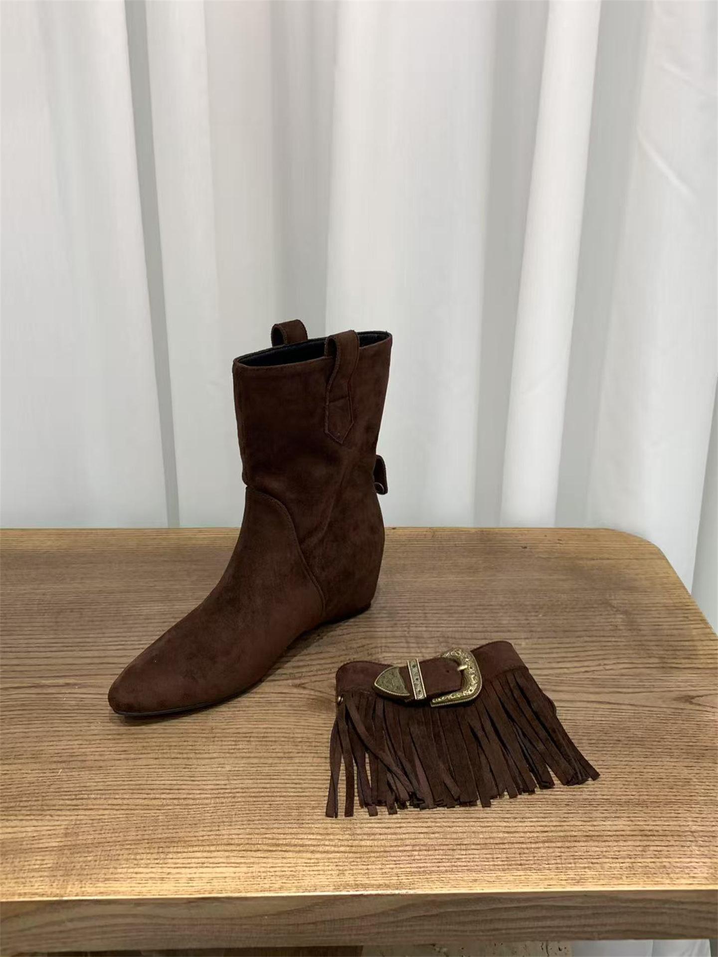 Inner heightening fringed suede Martin boots women s boots 2025 spring and autumn pointed head with skirt western thin boots short boots 39
Inner heightening fringed suede Martin boots women s boots 2025 spring and autumn pointed head with skirt western thin boots short boots 39