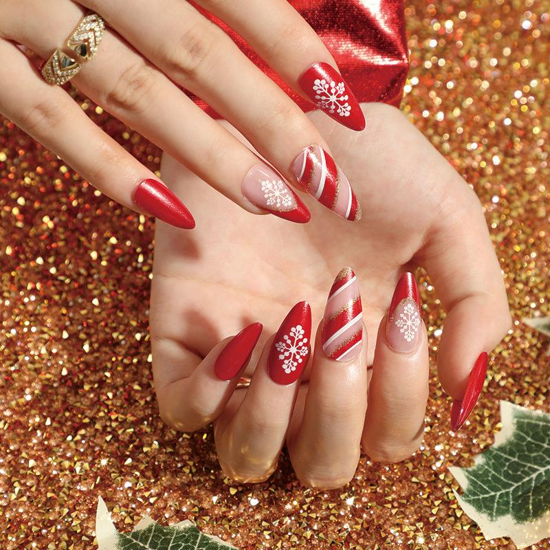 Wear armor, French red edge white snowflake Christmas manicure Wear armor Wear nail autumn and winter nails
Wear armor, French red edge white snowflake Christmas manicure Wear armor Wear nail autumn and winter nails