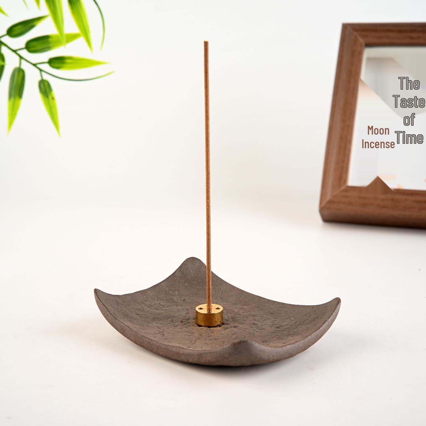 Japanese Ceramic Incense Holder - Ancient Style Kodo Burner for Study Room
Japanese Ceramic Incense Holder - Ancient Style Kodo Burner for Study Room
