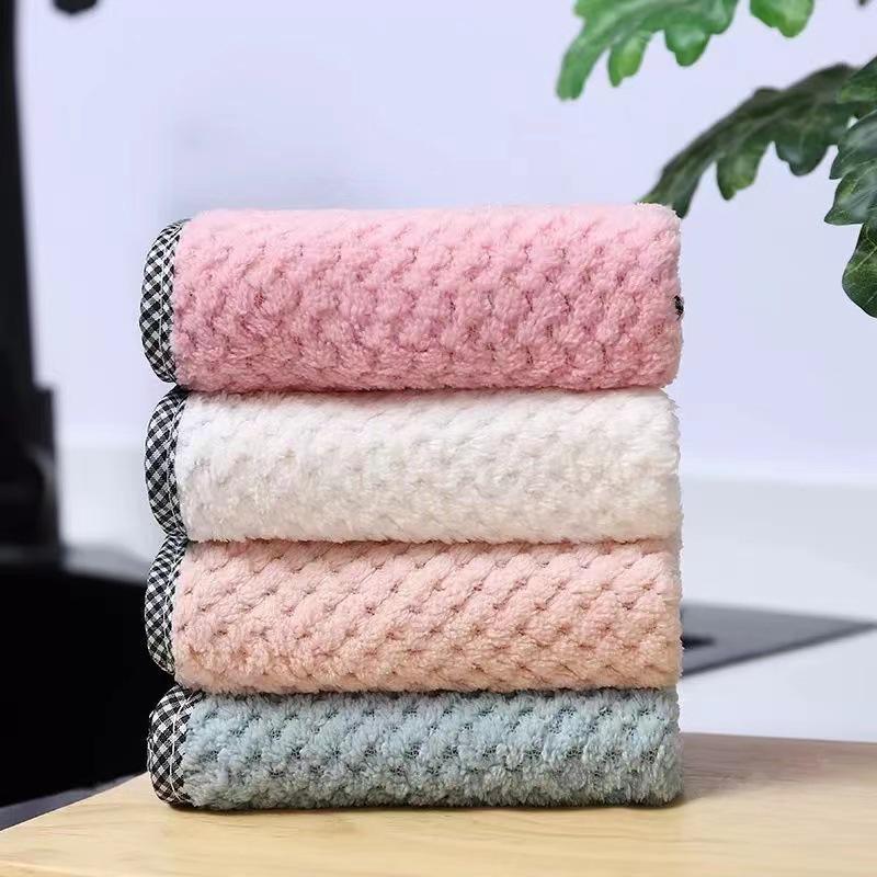 Pineapple Pattern Coral Fleece Dishcloth – Lint-Free, Absorbent Cleaning Rag with Edging, Scouring Pad 25x25 - Single Piece
Pineapple Pattern Coral Fleece Dishcloth – Lint-Free, Absorbent Cleaning Rag with Edging, Scouring Pad 25x25 - Single Piece