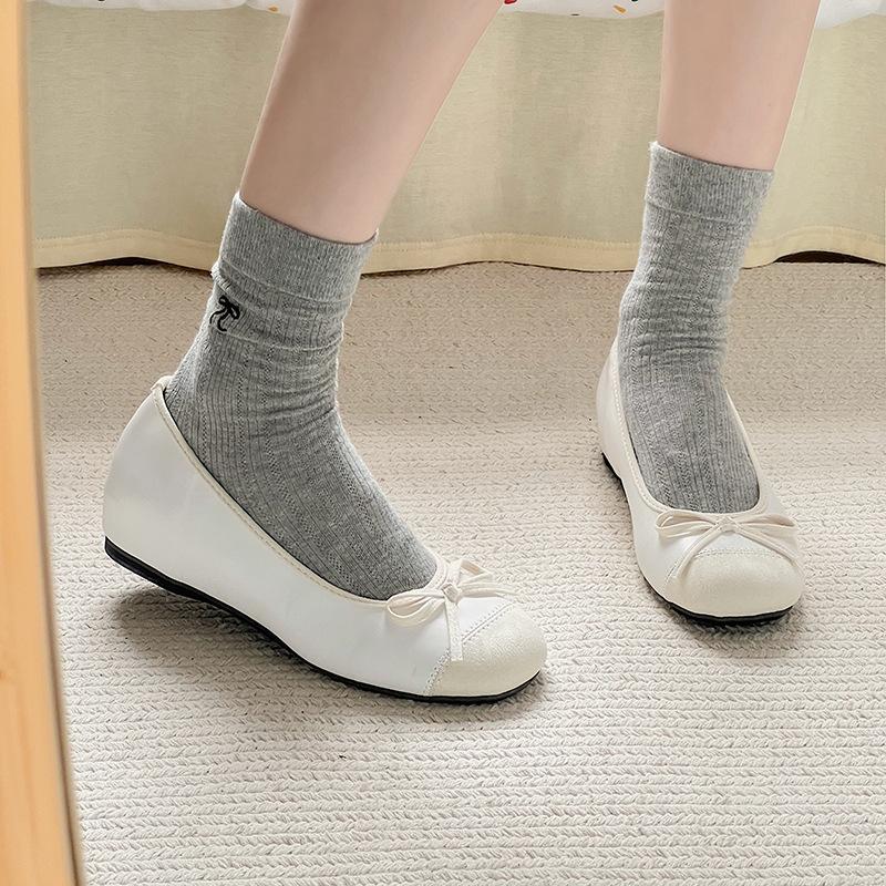 Flat bottom temperature increase French red Doudou single shoes 2025 summer new soft sole flat heel temperament ballet shoes 39
Flat bottom temperature increase French red Doudou single shoes 2025 summer new soft sole flat heel temperament ballet shoes 39