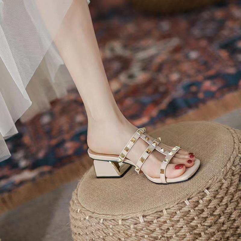 Roman French niche sandals female summer middle heel new fairy style fashion willow nails word with thick heel fairy style 42
Roman French niche sandals female summer middle heel new fairy style fashion willow nails word with thick heel fairy style 42
