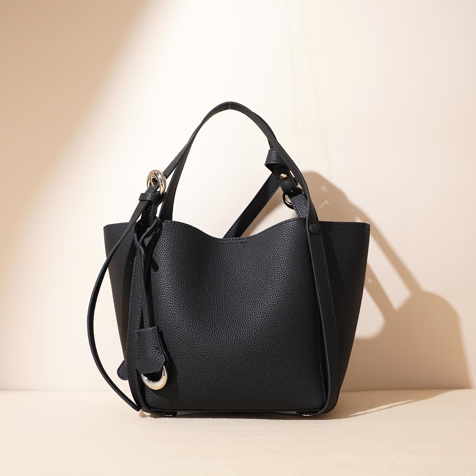 2025 new niche design handbag leather first layer large capacity fashion handbag commuter vegetable basket women s bag
2025 new niche design handbag leather first layer large capacity fashion handbag commuter vegetable basket women s bag