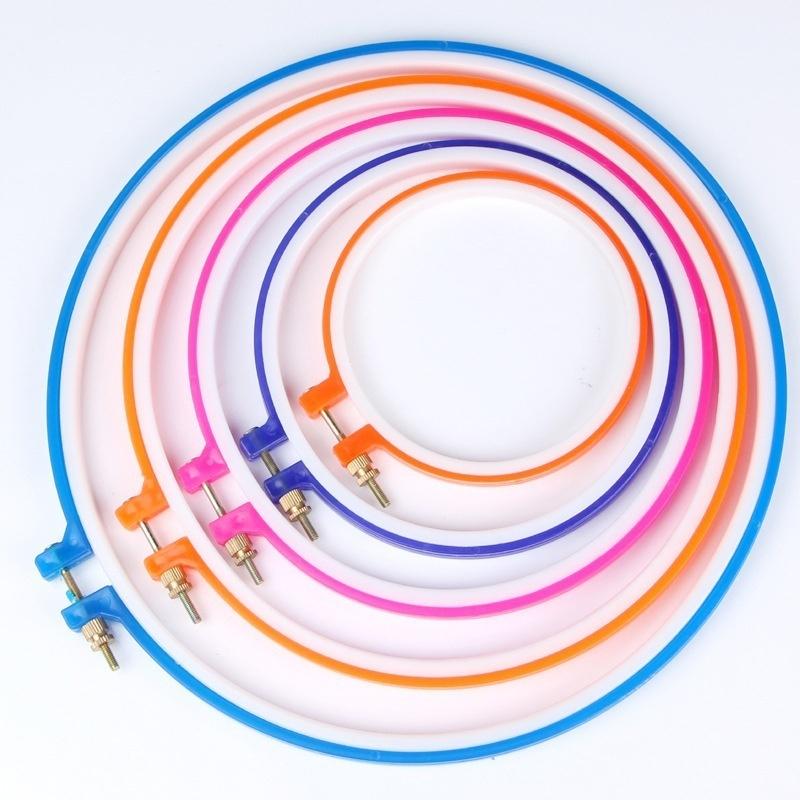 Practical New 5Pcs/Lot Plastic Embroidery Hoop Set Cross Stitch Hoop Ring Frame Adjustable DIY Sewing Tools For Embroidery Craft
Practical New 5Pcs/Lot Plastic Embroidery Hoop Set Cross Stitch Hoop Ring Frame Adjustable DIY Sewing Tools For Embroidery Craft